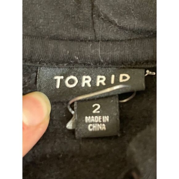 Torrid women’s black floral hoodie size 2 or 2X - Picture 6 of 6